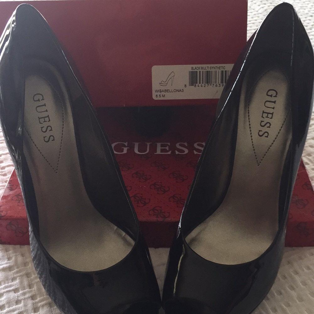 Guess open toe high heels 👠